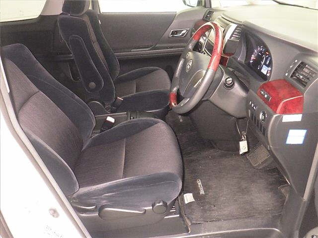 TOYOTA VELLFIRE 2010