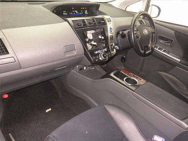 TOYOTA PRIUS ALPHA 2014