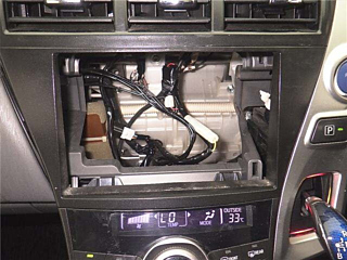 TOYOTA PRIUS ALPHA 2014