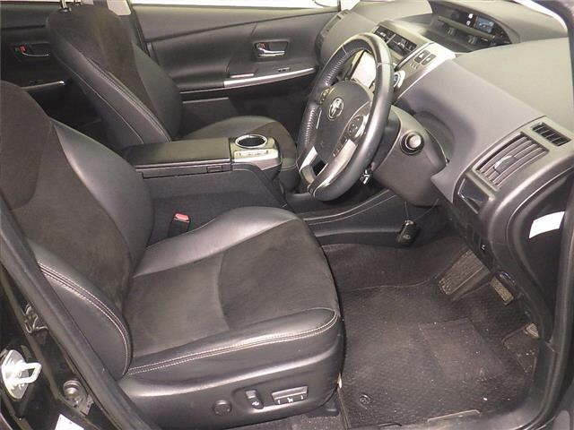 TOYOTA PRIUS ALPHA 2016