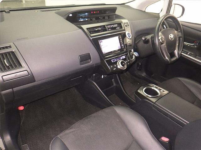 TOYOTA PRIUS ALPHA 2016