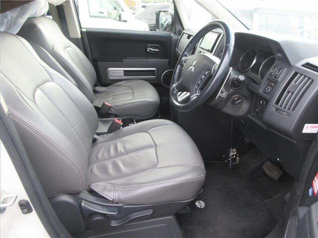 MITSUBISHI DELICA D5 2013