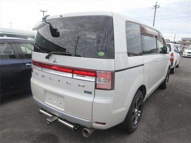 MITSUBISHI DELICA D5 2013