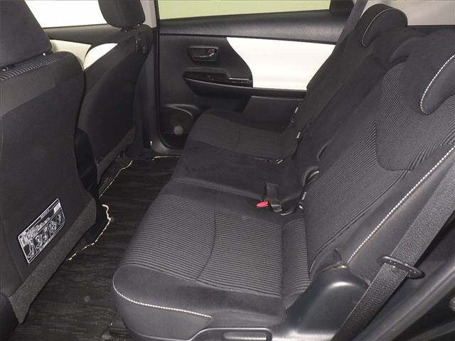 TOYOTA PRIUS ALPHA 2016