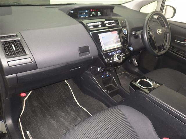 TOYOTA PRIUS ALPHA 2016