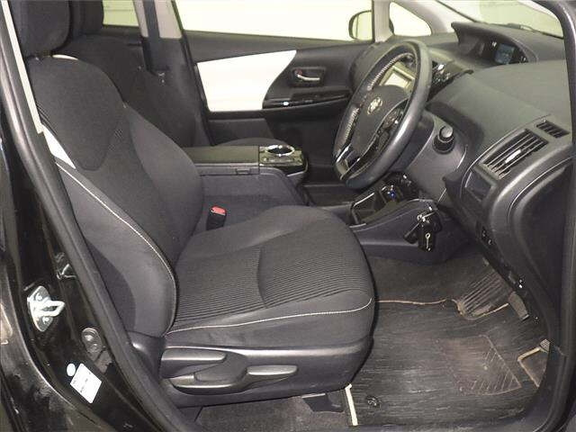 TOYOTA PRIUS ALPHA 2016