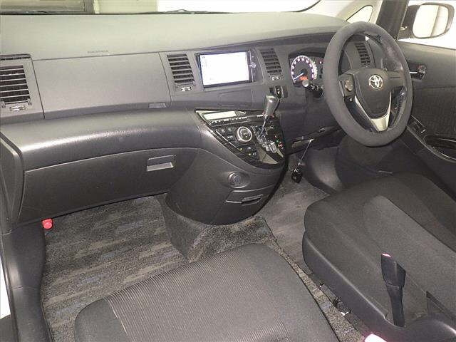 TOYOTA ISIS 2012