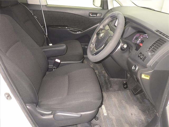 TOYOTA ISIS 2012