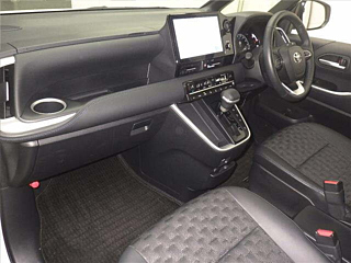 TOYOTA VOXY 2024