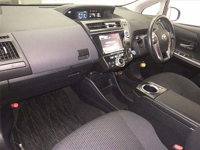 TOYOTA PRIUS ALPHA 2016