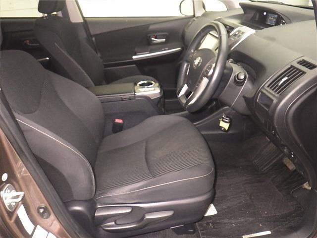 TOYOTA PRIUS ALPHA 2016