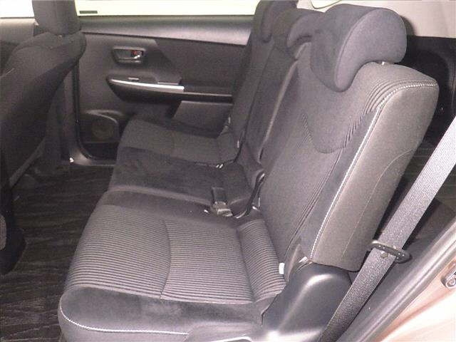 TOYOTA PRIUS ALPHA 2016