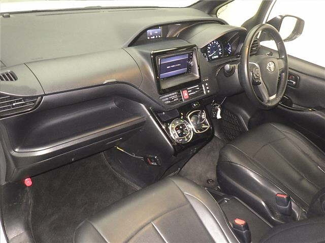 TOYOTA NOAH 2020