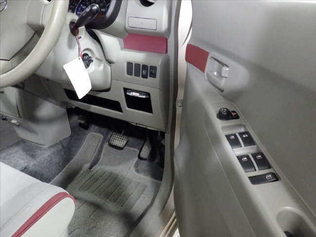 TOYOTA PIXIS SPACE 2012