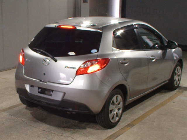 MAZDA DEMIO 2010