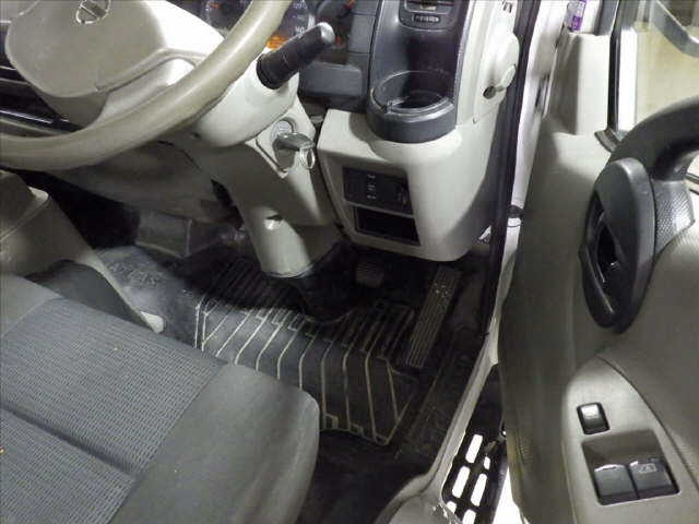 NISSAN ATLAS 2012