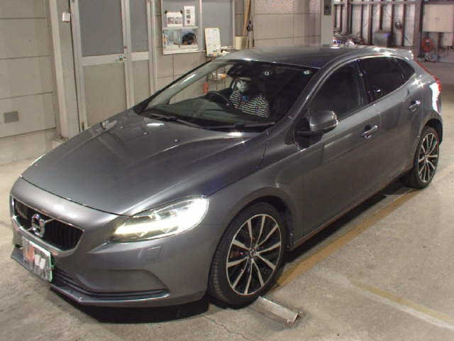 VOLVO V40 2017