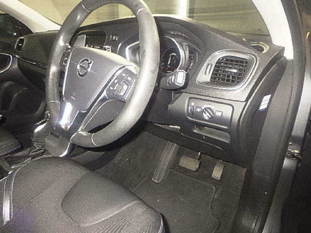 VOLVO V40 2017