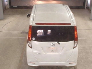TOYOTA ROOMY 2022