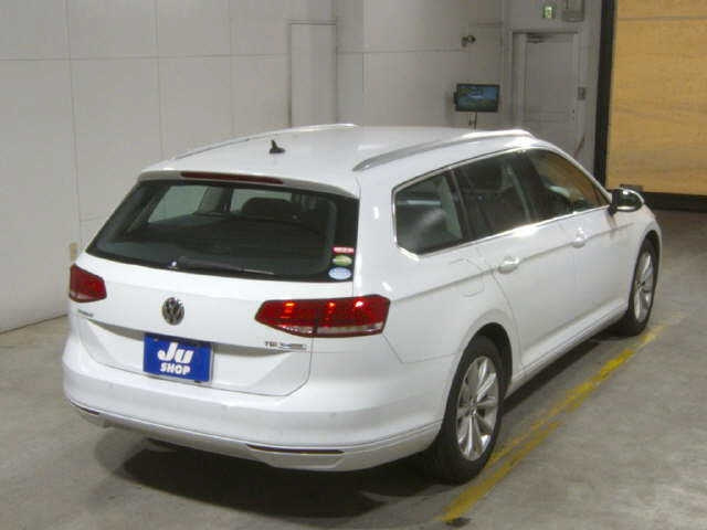 VOLKSWAGEN PASSAT VARIANT 2015