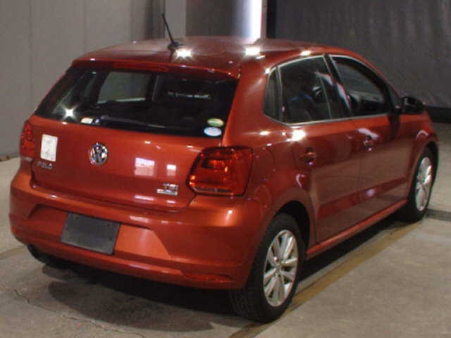 VOLKSWAGEN POLO 2016