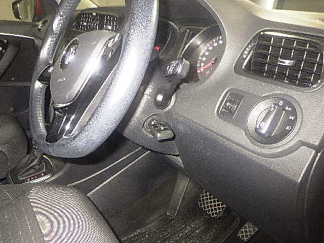VOLKSWAGEN POLO 2016