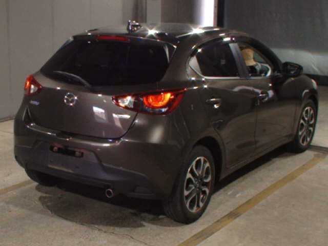 MAZDA DEMIO 2016