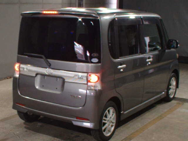 DAIHATSU TANTO 2010