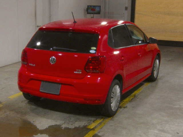 VOLKSWAGEN POLO 2016