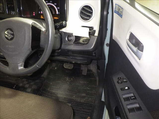 SUZUKI MRWAGON 2011