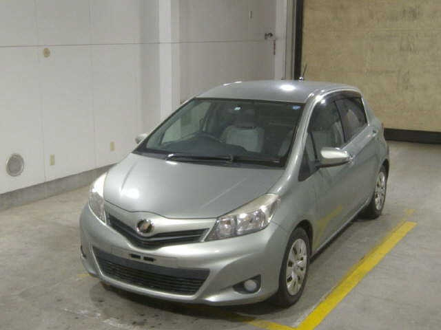 TOYOTA VITZ 2012