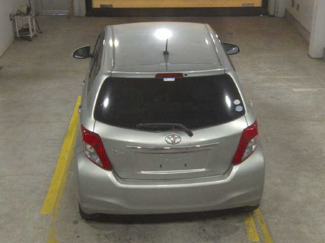 TOYOTA VITZ 2012