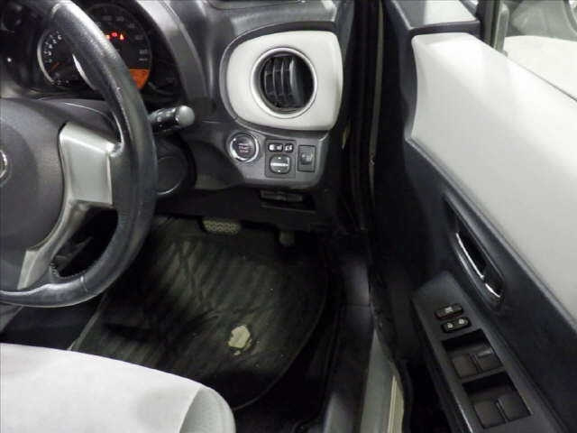 TOYOTA VITZ 2012