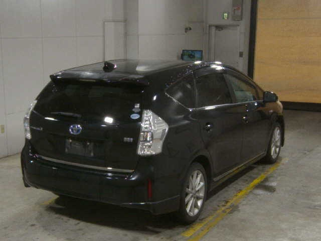 TOYOTA PRIUS ALPHA 2011