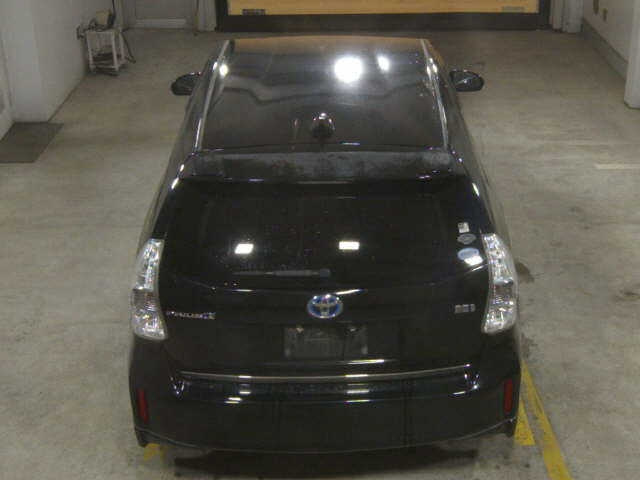 TOYOTA PRIUS ALPHA 2011