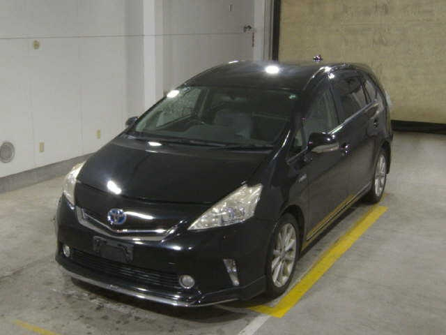 TOYOTA PRIUS ALPHA 2011