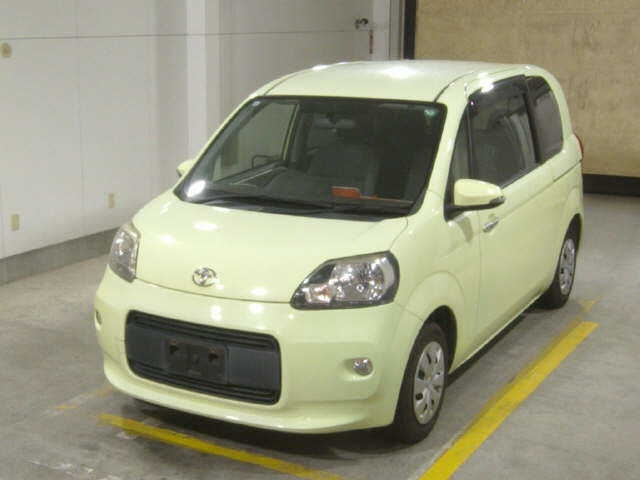 TOYOTA PORTE 2013