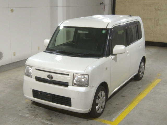 TOYOTA PIXIS SPACE 2012