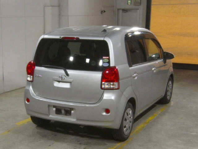 TOYOTA PORTE 2012