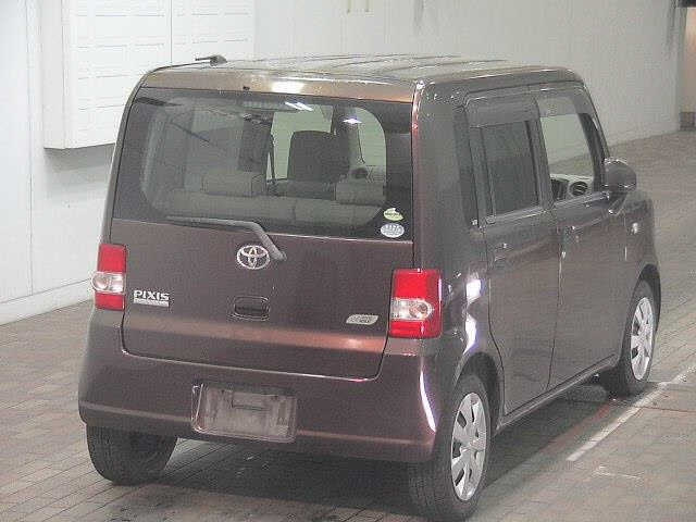 TOYOTA PIXIS SPACE 2012