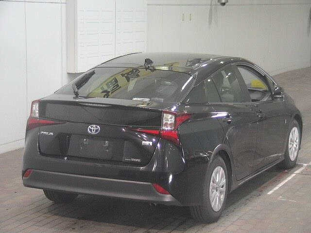 TOYOTA PRIUS 2021