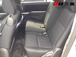 TOYOTA ISIS 2010