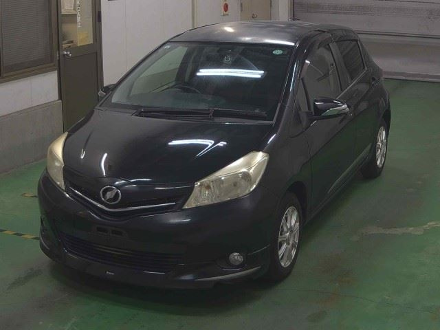 TOYOTA VITZ 2011