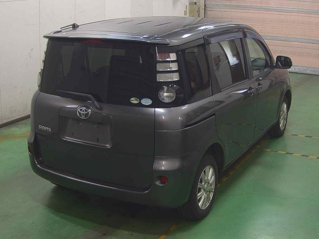 TOYOTA SIENTA 2010