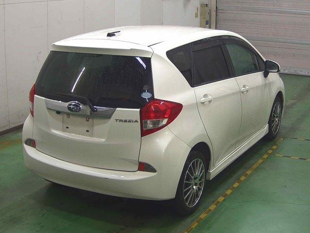 SUBARU TREZIA 2010