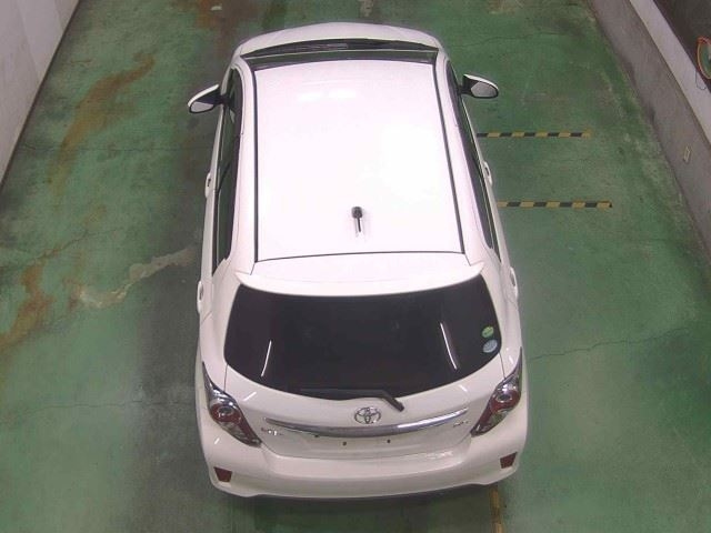 TOYOTA VITZ 2014