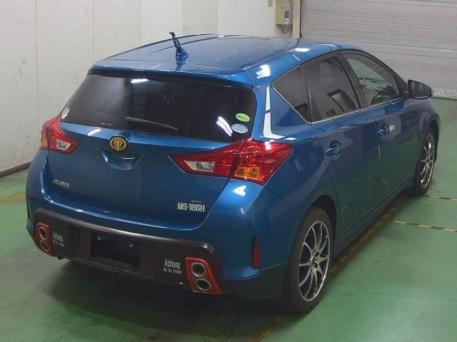 TOYOTA AURIS 2012