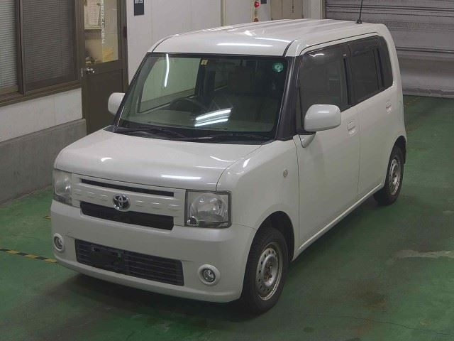 TOYOTA PIXIS SPACE 2014