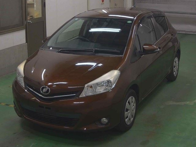 TOYOTA VITZ 2011