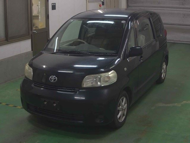 TOYOTA PORTE 2011